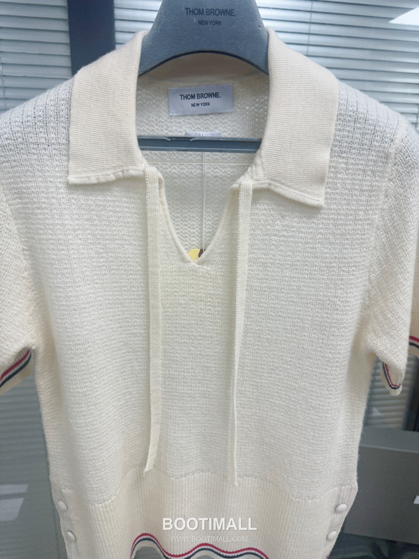 Thom Browne FW26 Merino Wool Knit Polo T-Shirt with Tie Detail 톰브라운 FW26 메리노 울 니트 폴로 반팔 티셔츠 타이 디테일 8