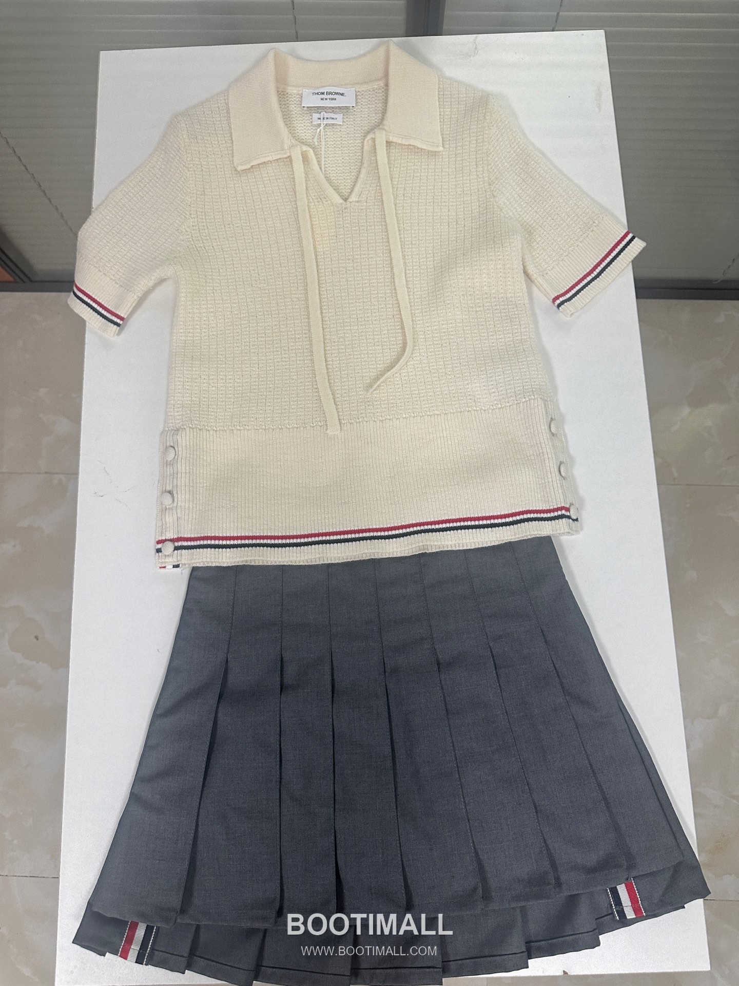 Thom Browne FW26 Merino Wool Knit Polo T-Shirt with Tie Detail 톰브라운 FW26 메리노 울 니트 폴로 반팔 티셔츠 타이 디테일 11