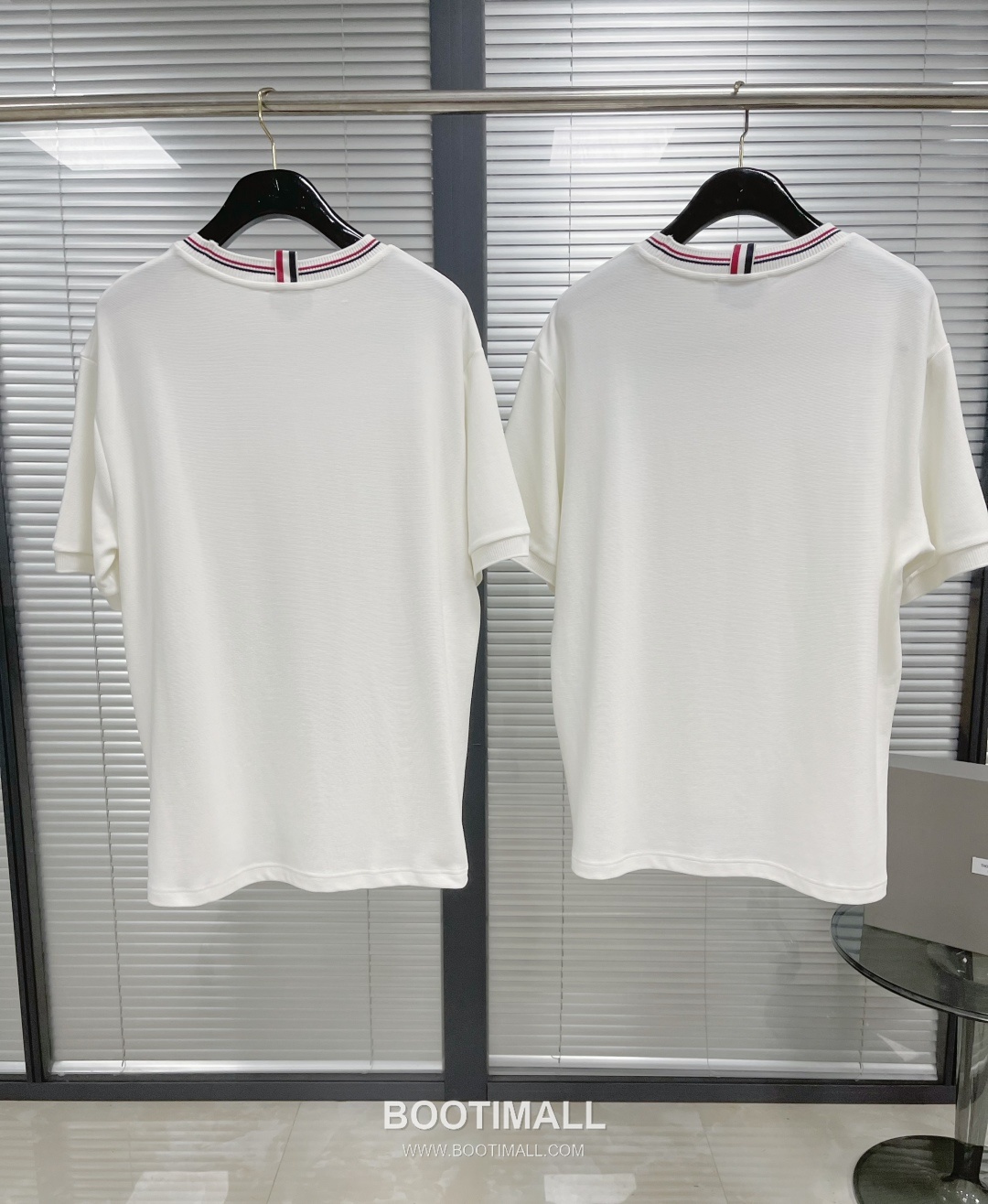 Thom Browne SS25 Cotton Ribbed Wavy Texture T-Shirt with Stripe Tape Collar Detail 톰브라운 SS25 코튼 립드 웨이브 텍스처 반팔 티셔츠 스트라이프 테이프 카라 디테일 6