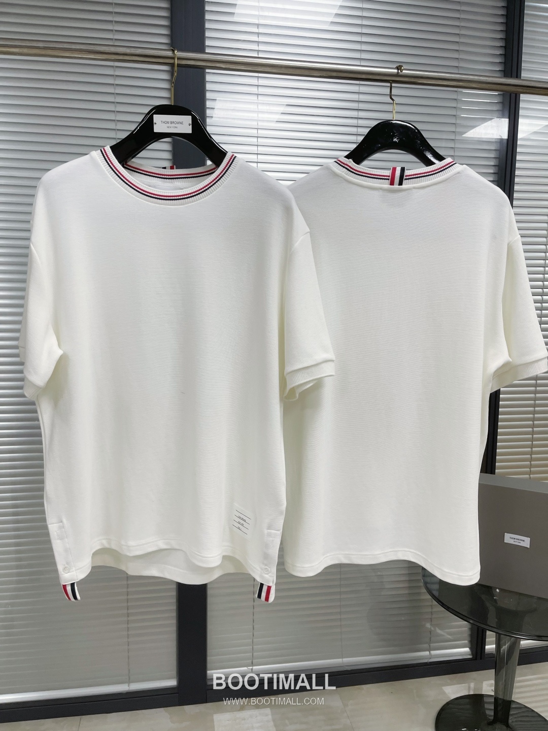 Thom Browne SS25 Cotton Ribbed Wavy Texture T-Shirt with Stripe Tape Collar Detail 톰브라운 SS25 코튼 립드 웨이브 텍스처 반팔 티셔츠 스트라이프 테이프 카라 디테일 7
