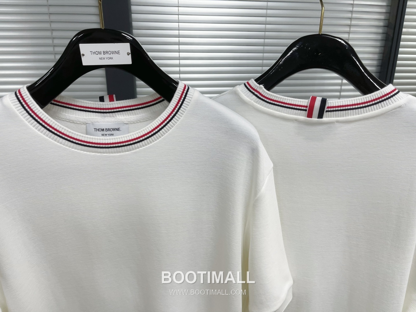 Thom Browne SS25 Cotton Ribbed Wavy Texture T-Shirt with Stripe Tape Collar Detail 톰브라운 SS25 코튼 립드 웨이브 텍스처 반팔 티셔츠 스트라이프 테이프 카라 디테일 9