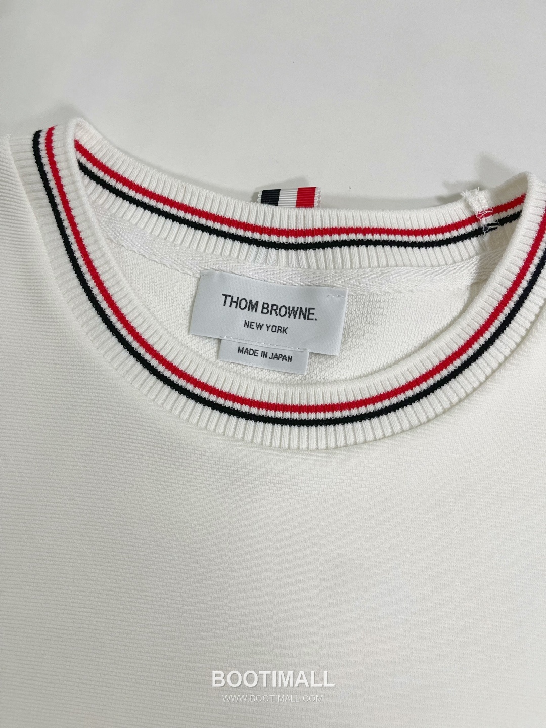 Thom Browne SS25 Cotton Ribbed Wavy Texture T-Shirt with Stripe Tape Collar Detail 톰브라운 SS25 코튼 립드 웨이브 텍스처 반팔 티셔츠 스트라이프 테이프 카라 디테일 11
