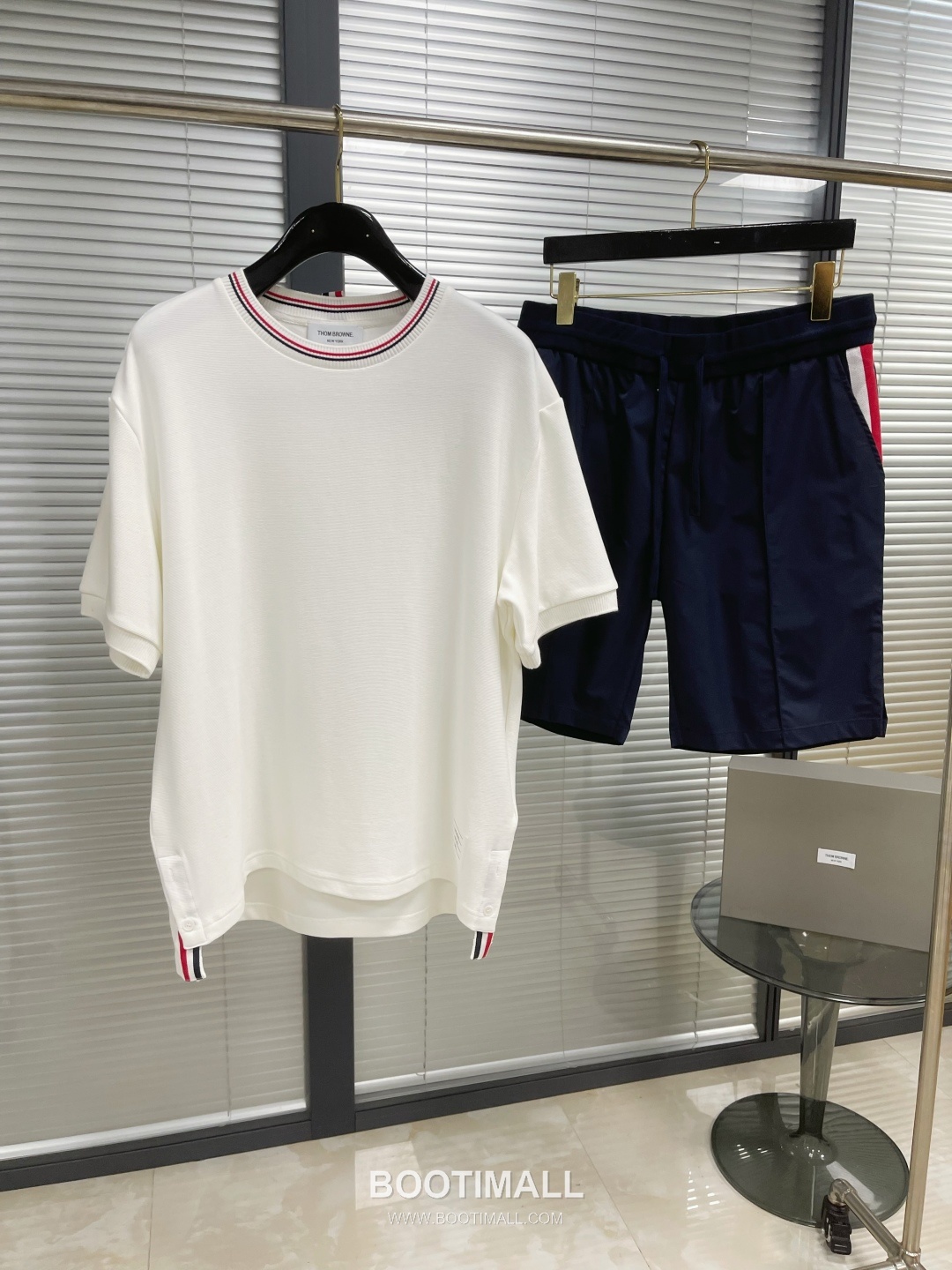 Thom Browne SS25 Cotton Ribbed Wavy Texture T-Shirt with Stripe Tape Collar Detail 톰브라운 SS25 코튼 립드 웨이브 텍스처 반팔 티셔츠 스트라이프 테이프 카라 디테일 12