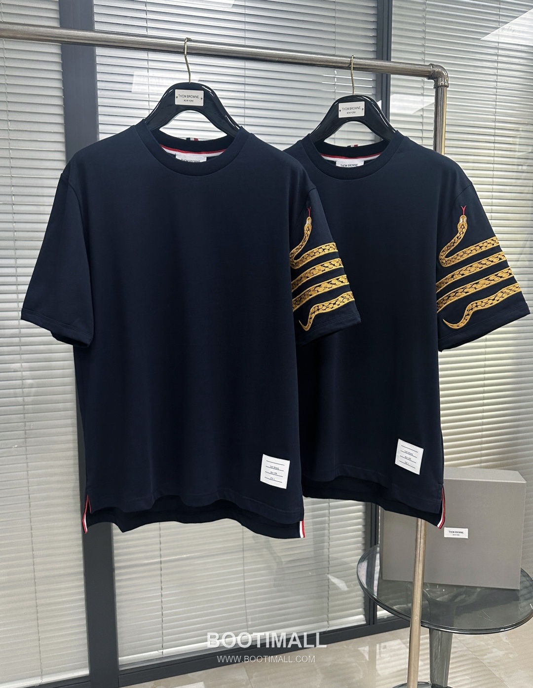 Thom Browne SS25 Cotton Embroidered Snake Motif T-Shirt with 4-Bar Detail 톰브라운 SS25 코튼 자수 스네이크 모티프 반팔 티셔츠 4바 디테일 3