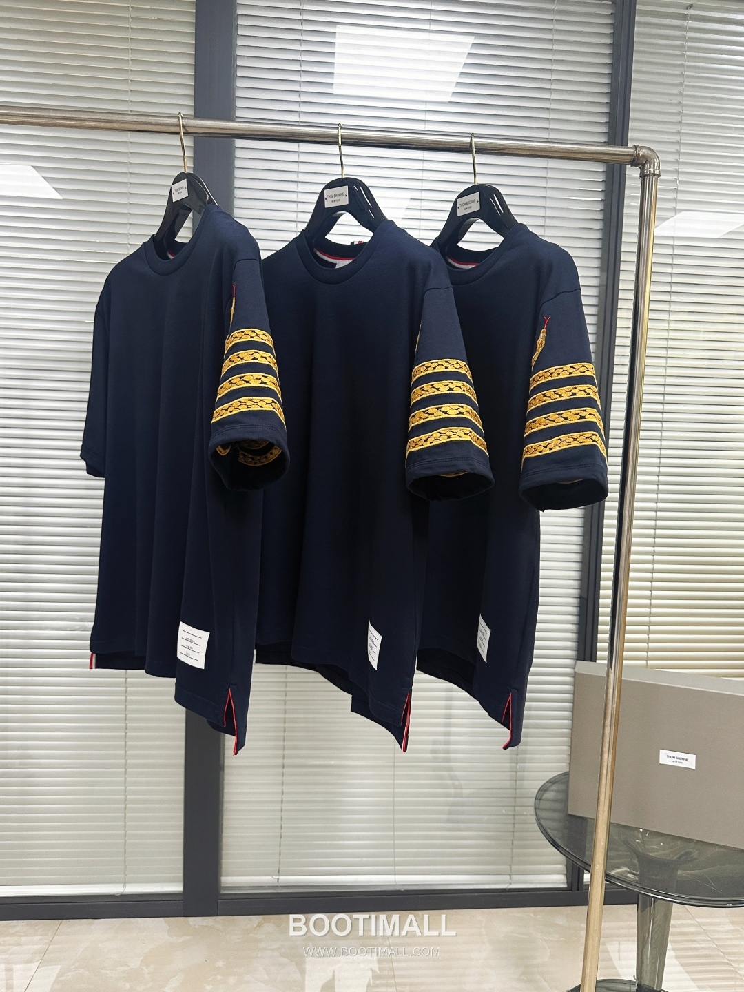 Thom Browne SS25 Cotton Embroidered Snake Motif T-Shirt with 4-Bar Detail 톰브라운 SS25 코튼 자수 스네이크 모티프 반팔 티셔츠 4바 디테일 5