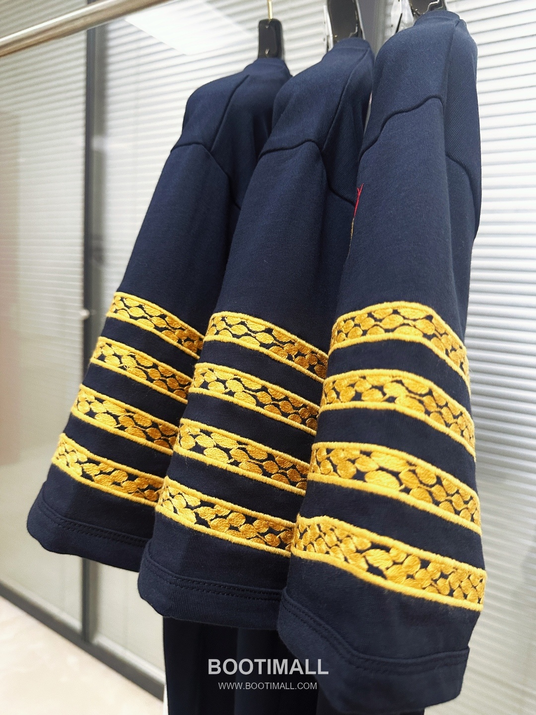 Thom Browne SS25 Cotton Embroidered Snake Motif T-Shirt with 4-Bar Detail 톰브라운 SS25 코튼 자수 스네이크 모티프 반팔 티셔츠 4바 디테일 7