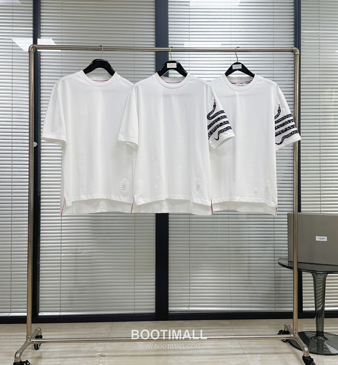 Thom Browne SS25 Cotton Embroidered Snake Motif T-Shirt with 4-Bar Detail 톰브라운 SS25 코튼 자수 스네이크 모티프 반팔 티셔츠 4바 디테일 1