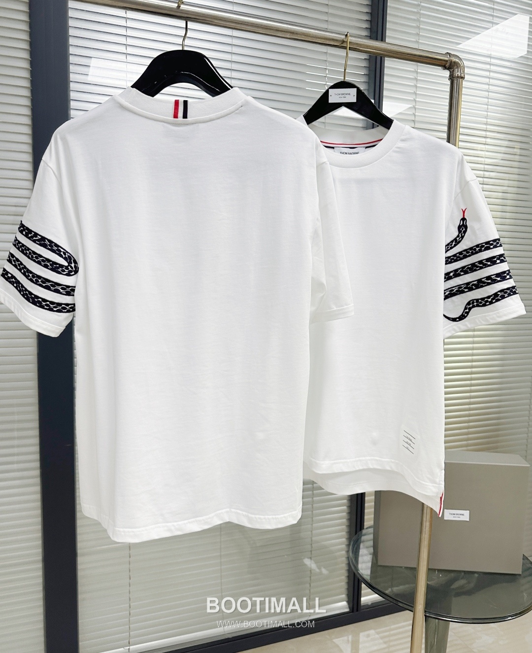 Thom Browne SS25 Cotton Embroidered Snake Motif T-Shirt with 4-Bar Detail 톰브라운 SS25 코튼 자수 스네이크 모티프 반팔 티셔츠 4바 디테일 3