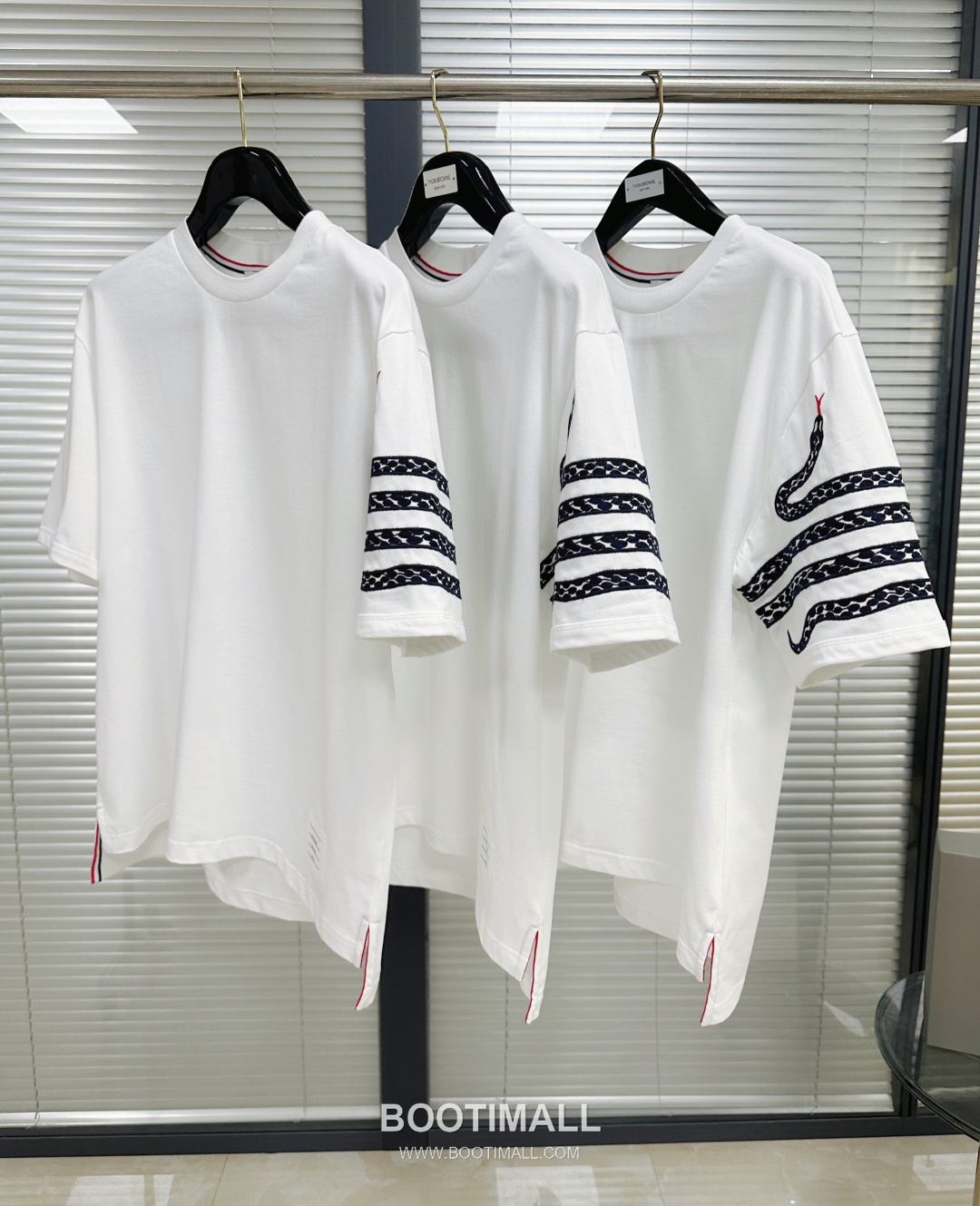 Thom Browne SS25 Cotton Embroidered Snake Motif T-Shirt with 4-Bar Detail 톰브라운 SS25 코튼 자수 스네이크 모티프 반팔 티셔츠 4바 디테일 4