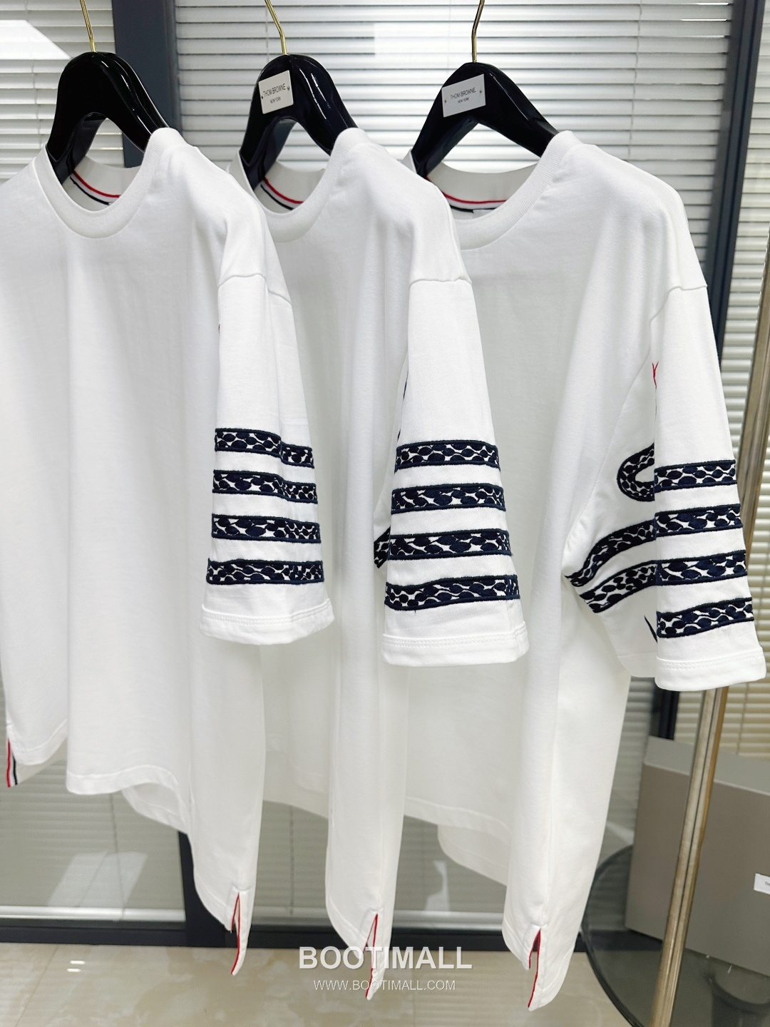 Thom Browne SS25 Cotton Embroidered Snake Motif T-Shirt with 4-Bar Detail 톰브라운 SS25 코튼 자수 스네이크 모티프 반팔 티셔츠 4바 디테일 6