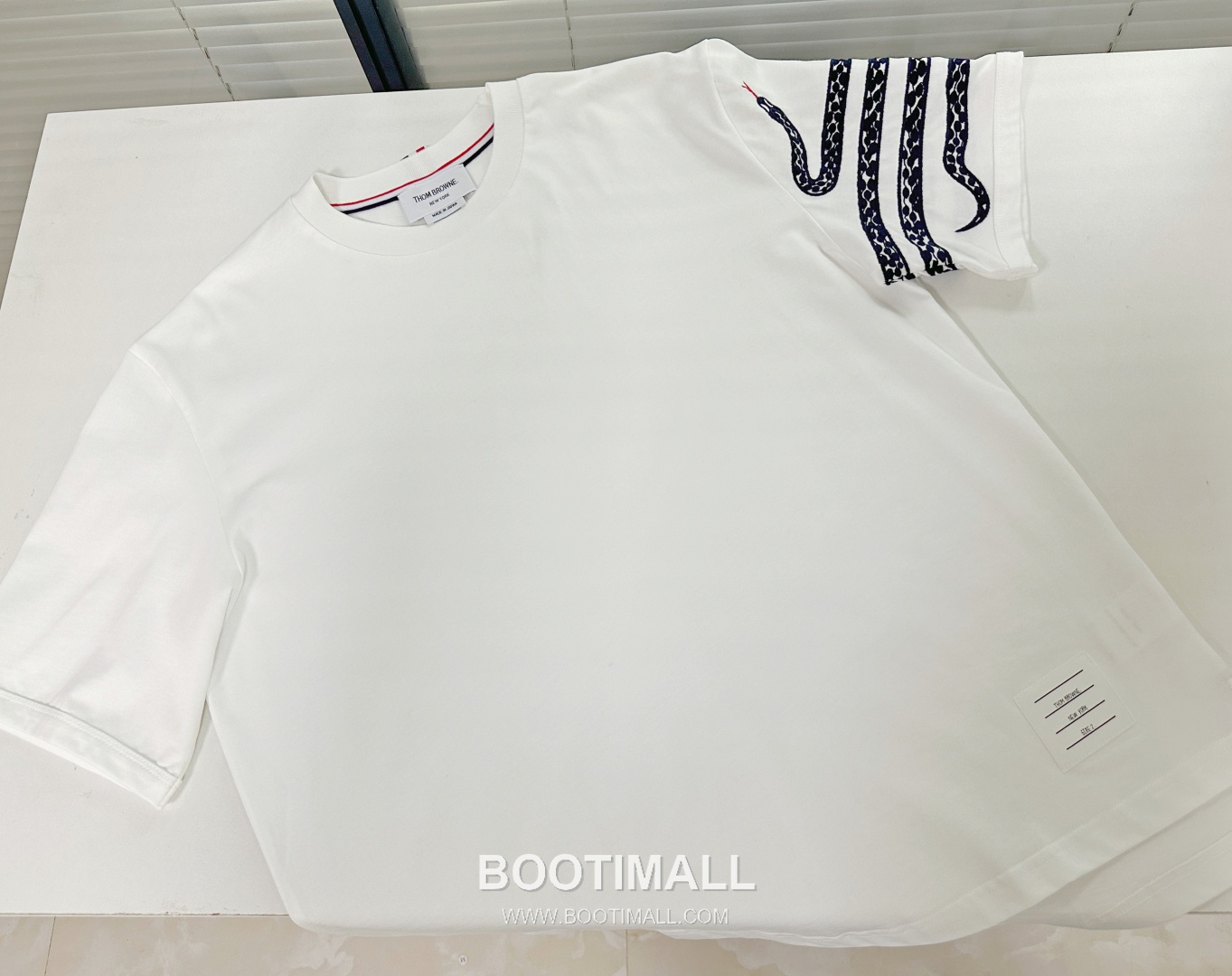 Thom Browne SS25 Cotton Embroidered Snake Motif T-Shirt with 4-Bar Detail 톰브라운 SS25 코튼 자수 스네이크 모티프 반팔 티셔츠 4바 디테일 7