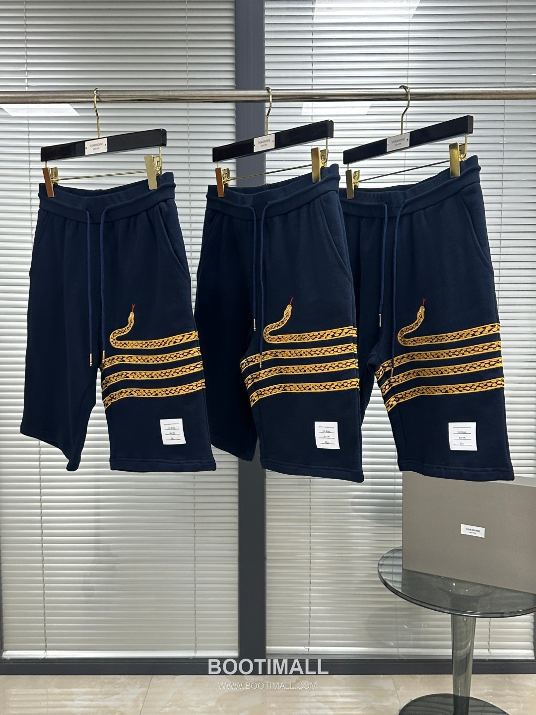 Thom Browne SS25 Cotton Terry Embroidered Snake Motif Shorts with 4-Bar Detail 톰브라운 SS25 코튼 테리 자수 스네이크 모티프 쇼츠 4바 디테일 5