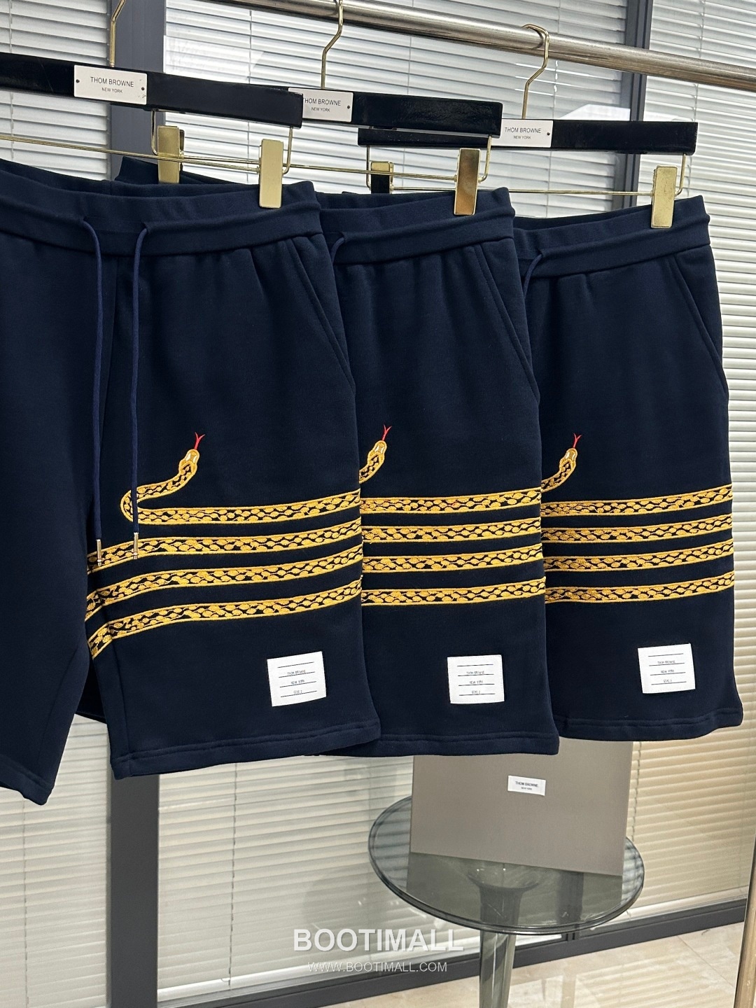 Thom Browne SS25 Cotton Terry Embroidered Snake Motif Shorts with 4-Bar Detail 톰브라운 SS25 코튼 테리 자수 스네이크 모티프 쇼츠 4바 디테일 6