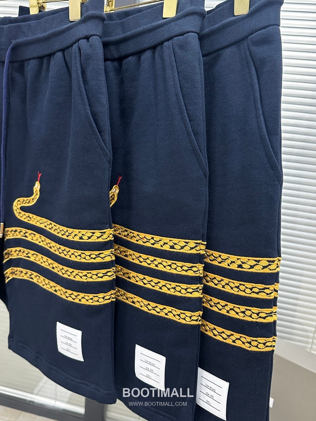 Thom Browne SS25 Cotton Terry Embroidered Snake Motif Shorts with 4-Bar Detail 톰브라운 SS25 코튼 테리 자수 스네이크 모티프 쇼츠 4바 디테일 7