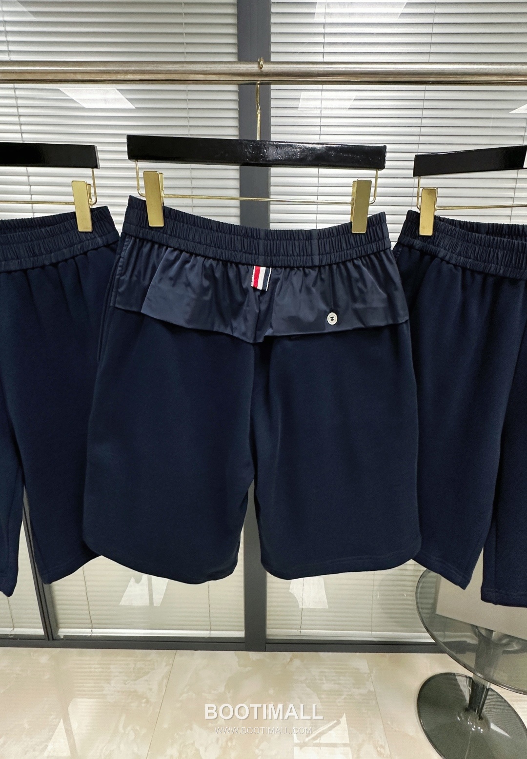 Thom Browne SS26 Cotton Patchwork Mid-Rise Sport Shorts with Logo Detail 톰브라운 SS26 코튼 패치워크 미드라이즈 스포츠 쇼츠 로고 디테일 5