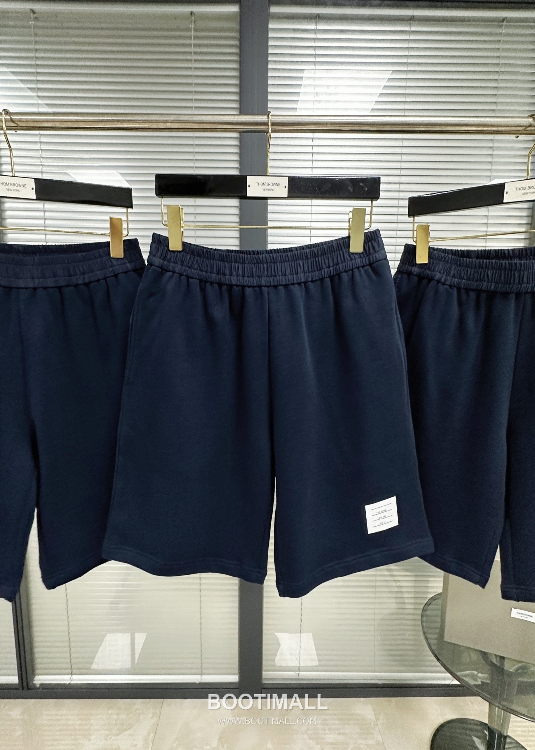 Thom Browne SS26 Cotton Patchwork Mid-Rise Sport Shorts with Logo Detail 톰브라운 SS26 코튼 패치워크 미드라이즈 스포츠 쇼츠 로고 디테일 6