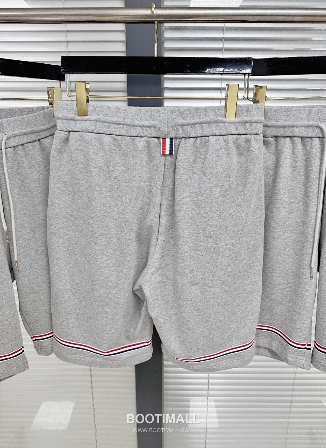Thom Browne SS25 Cotton Terry Shorts with Tricolor Tape Trim Detail 톰브라운 SS25 코튼 테리 쇼츠 삼색 테이프 트림 디테일 3