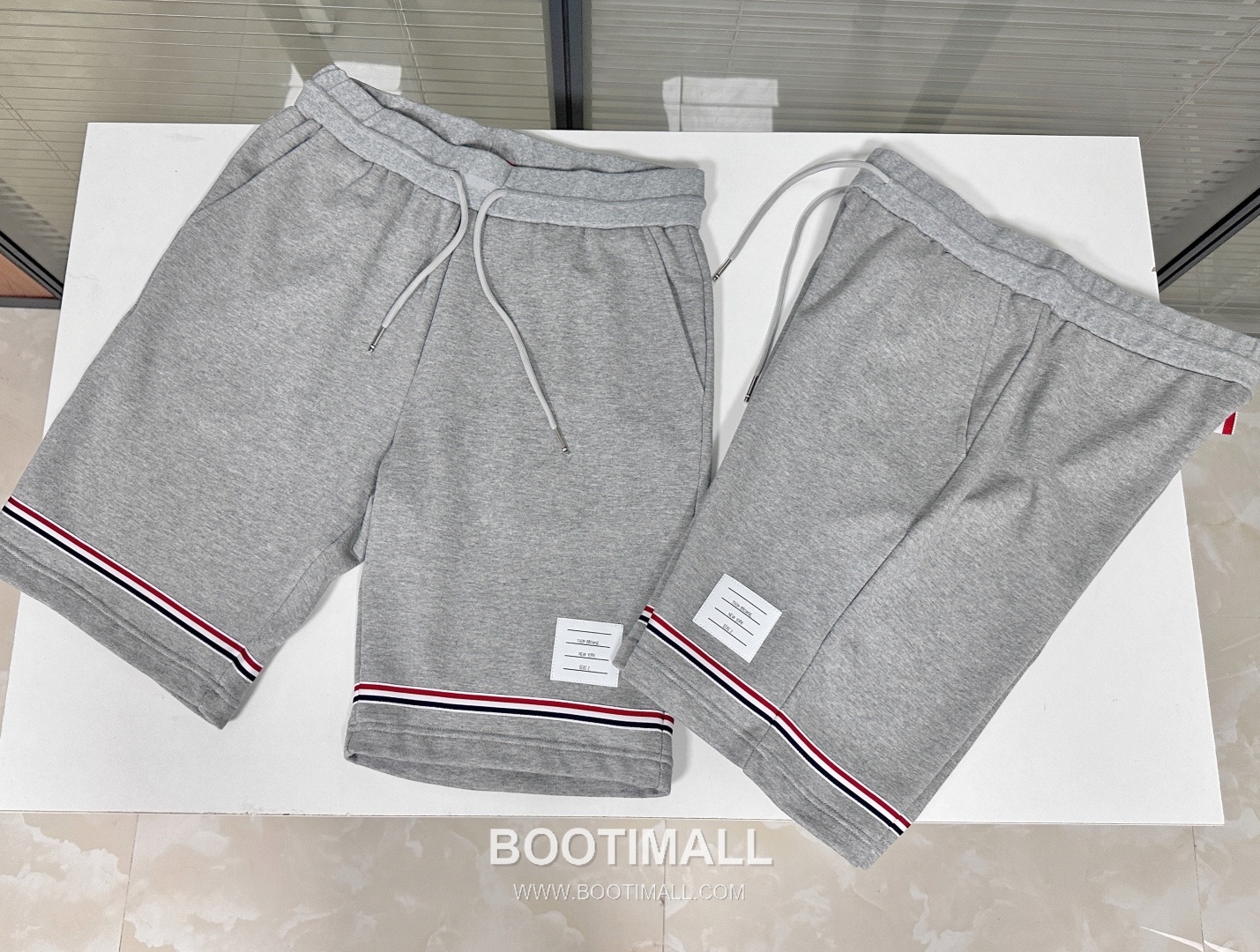 Thom Browne SS25 Cotton Terry Shorts with Tricolor Tape Trim Detail 톰브라운 SS25 코튼 테리 쇼츠 삼색 테이프 트림 디테일 5