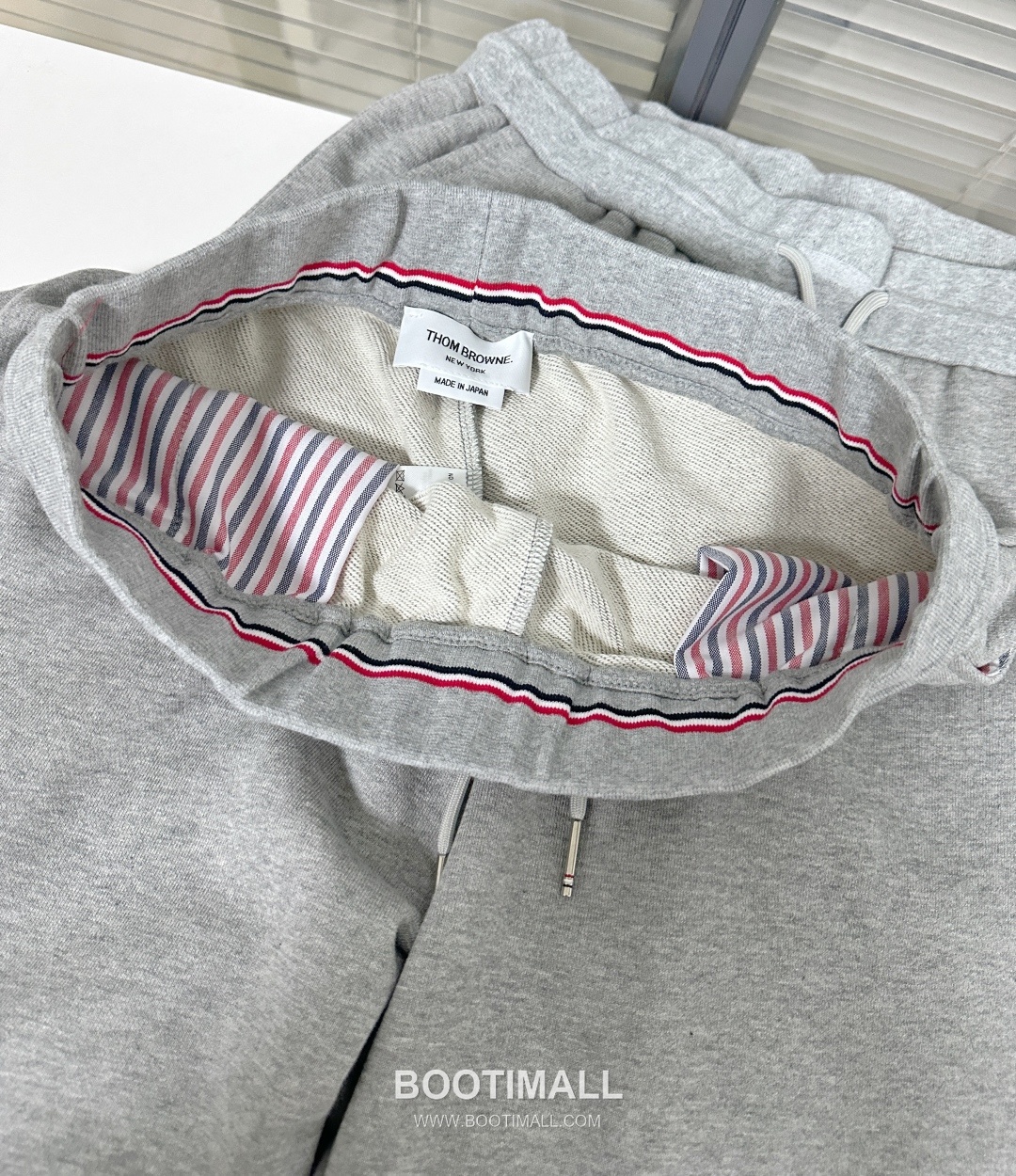 Thom Browne SS25 Cotton Terry Shorts with Tricolor Tape Trim Detail 톰브라운 SS25 코튼 테리 쇼츠 삼색 테이프 트림 디테일 8