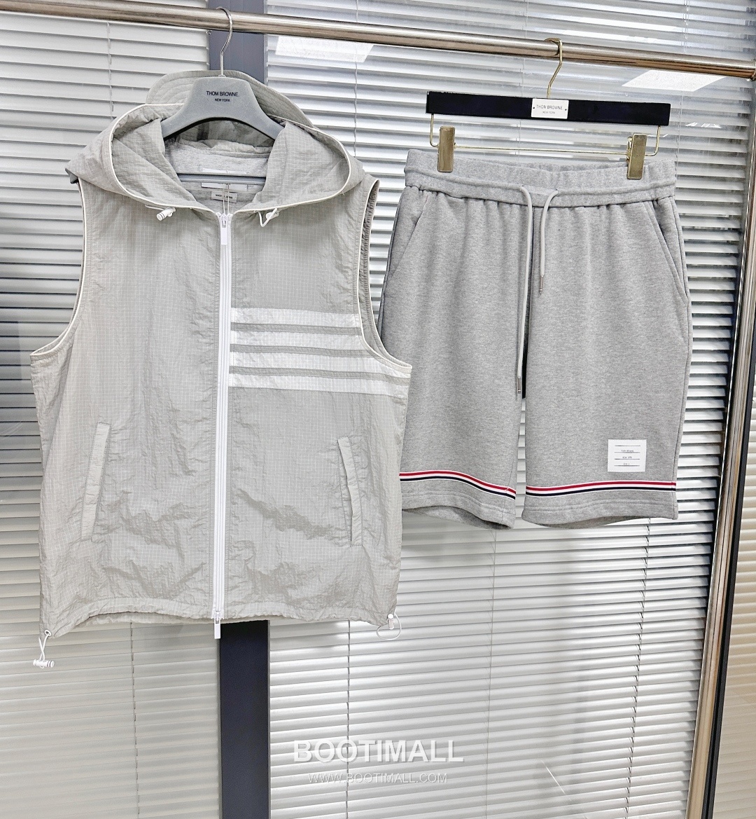 Thom Browne SS25 Cotton Terry Shorts with Tricolor Tape Trim Detail 톰브라운 SS25 코튼 테리 쇼츠 삼색 테이프 트림 디테일 9