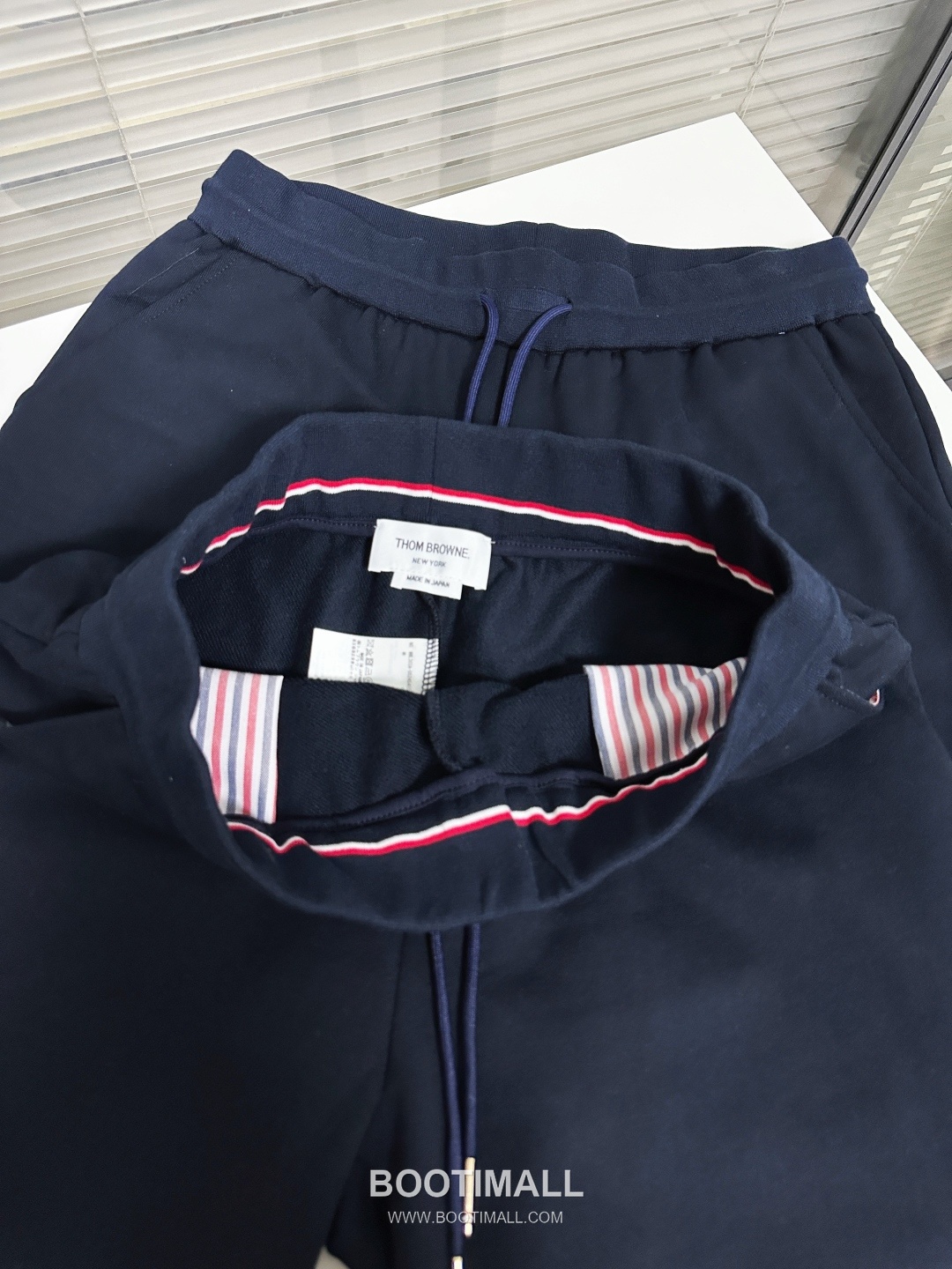 Thom Browne SS25 Cotton Terry Shorts with Tricolor Tape Trim Detail 톰브라운 SS25 코튼 테리 쇼츠 삼색 테이프 트림 디테일 6