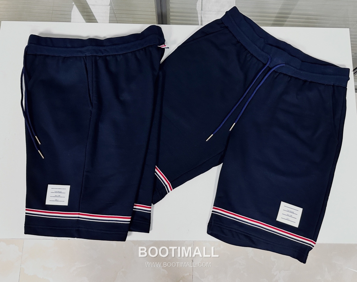 Thom Browne SS25 Cotton Terry Shorts with Tricolor Tape Trim Detail 톰브라운 SS25 코튼 테리 쇼츠 삼색 테이프 트림 디테일 7