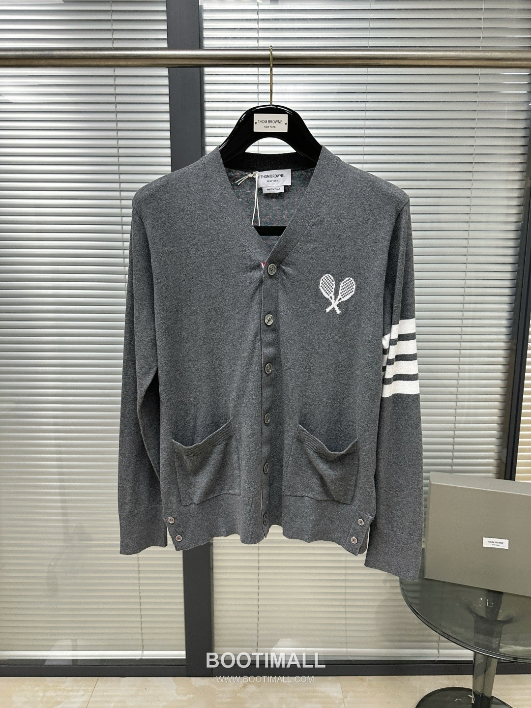 Thom Browne SS26 Cotton Jacquard Tennis Racket Cardigan with 4-Bar Stripe Detail 톰브라운 SS26 코튼 자카드 테니스 라켓 가디건 4바 스트라이프 디테일 KT262420 1