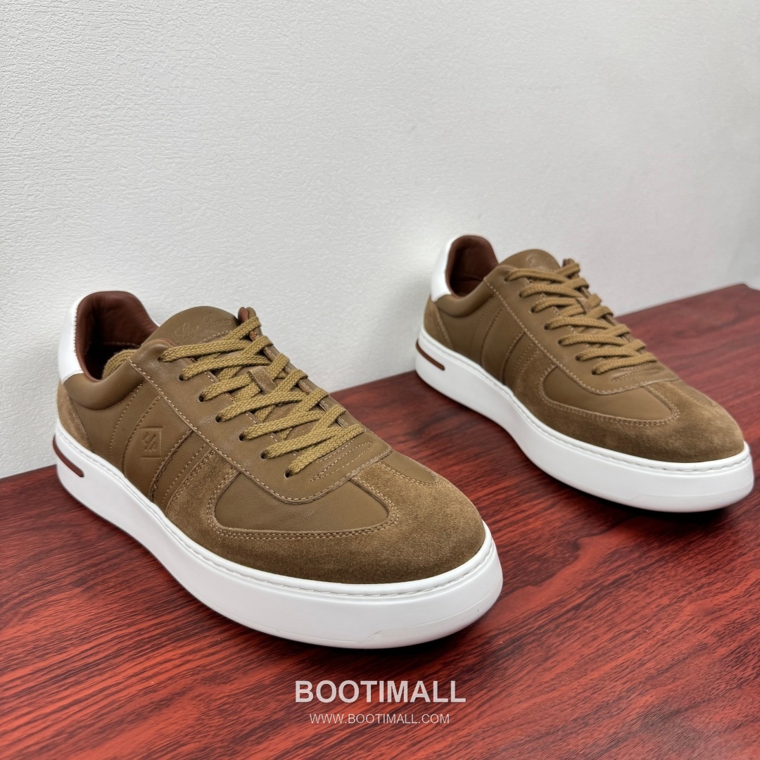 Loro Piana Tennis Walk Calfskin Suede Low Sneakers with Strap Logo Detail 로로피아나 테니스 워크 카프스킨 스웨이드 로우 스니커즈 스트랩 로고 디테일 3.5cm 2