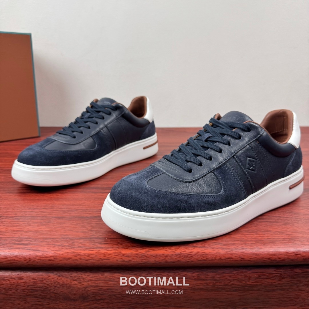 Loro Piana Tennis Walk Calfskin Suede Low Sneakers with Strap Logo Detail 로로피아나 테니스 워크 카프스킨 스웨이드 로우 스니커즈 스트랩 로고 디테일 3.5cm 3