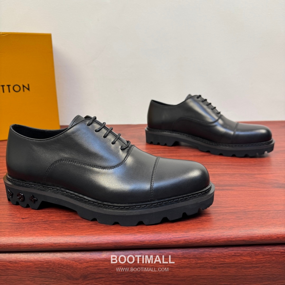Louis Vuitton Damier Embossed Calfskin Platform Derby Shoes with Signature Rubber Sole Detail 루이비통 다미에 엠보싱 카프스킨 플랫폼 더비 슈즈 시그니처 러버솔 디테일 4.5cm 1