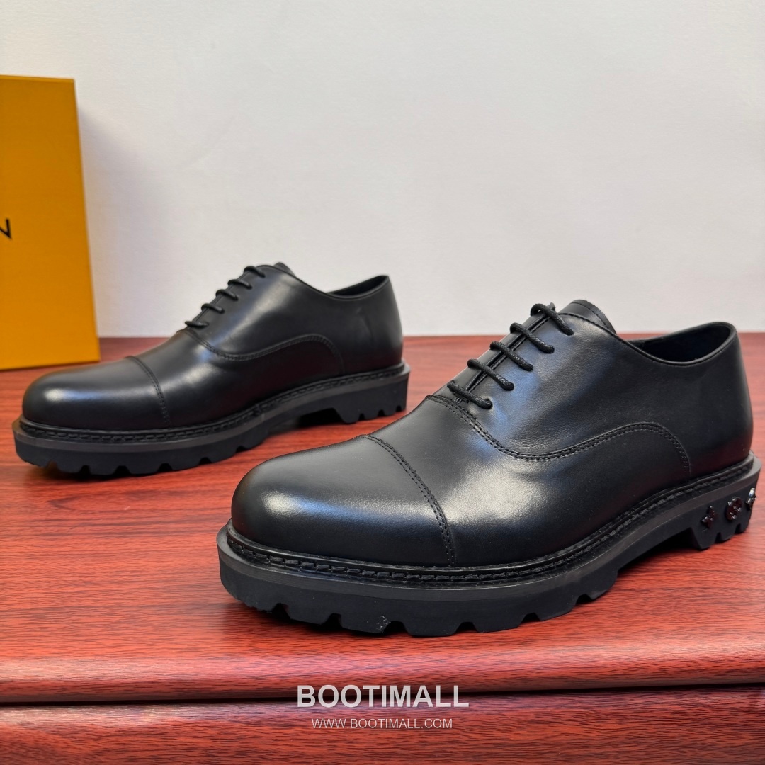 Louis Vuitton Damier Embossed Calfskin Platform Derby Shoes with Signature Rubber Sole Detail 루이비통 다미에 엠보싱 카프스킨 플랫폼 더비 슈즈 시그니처 러버솔 디테일 4.5cm 3
