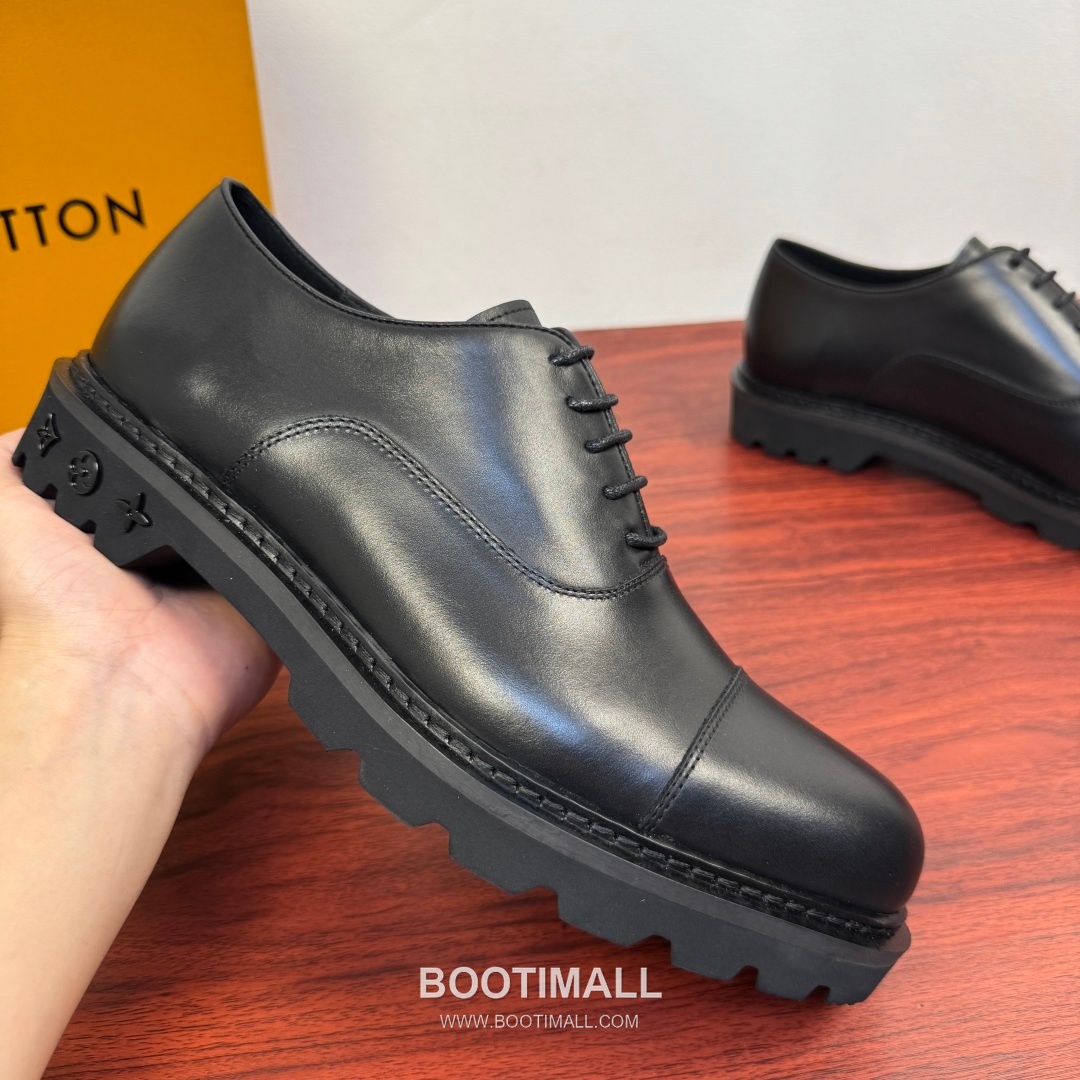 Louis Vuitton Damier Embossed Calfskin Platform Derby Shoes with Signature Rubber Sole Detail 루이비통 다미에 엠보싱 카프스킨 플랫폼 더비 슈즈 시그니처 러버솔 디테일 4.5cm 4