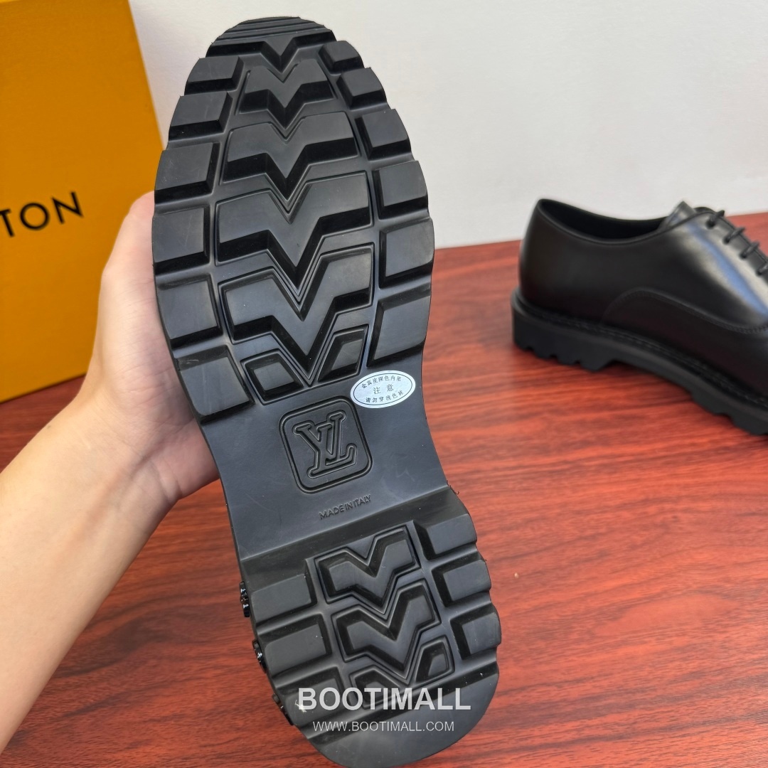 Louis Vuitton Damier Embossed Calfskin Platform Derby Shoes with Signature Rubber Sole Detail 루이비통 다미에 엠보싱 카프스킨 플랫폼 더비 슈즈 시그니처 러버솔 디테일 4.5cm 5