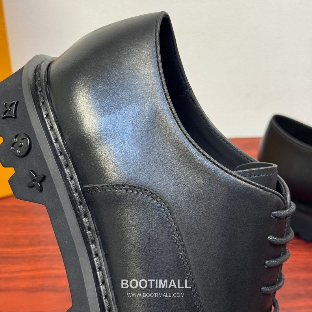 Louis Vuitton Damier Embossed Calfskin Platform Derby Shoes with Signature Rubber Sole Detail 루이비통 다미에 엠보싱 카프스킨 플랫폼 더비 슈즈 시그니처 러버솔 디테일 4.5cm 7