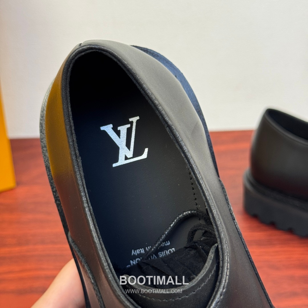 Louis Vuitton Damier Embossed Calfskin Platform Derby Shoes with Signature Rubber Sole Detail 루이비통 다미에 엠보싱 카프스킨 플랫폼 더비 슈즈 시그니처 러버솔 디테일 4.5cm 8