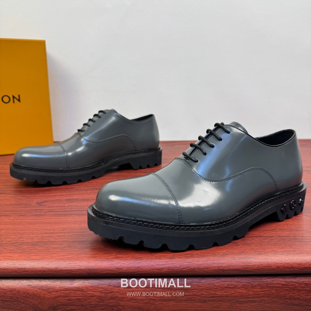 Louis Vuitton Damier Embossed Calfskin Platform Derby Shoes with Signature Rubber Sole Detail 루이비통 다미에 엠보싱 카프스킨 플랫폼 더비 슈즈 시그니처 러버솔 디테일 4.5cm 3