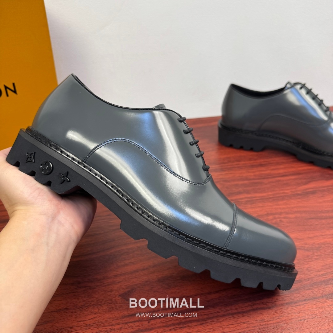 Louis Vuitton Damier Embossed Calfskin Platform Derby Shoes with Signature Rubber Sole Detail 루이비통 다미에 엠보싱 카프스킨 플랫폼 더비 슈즈 시그니처 러버솔 디테일 4.5cm 4
