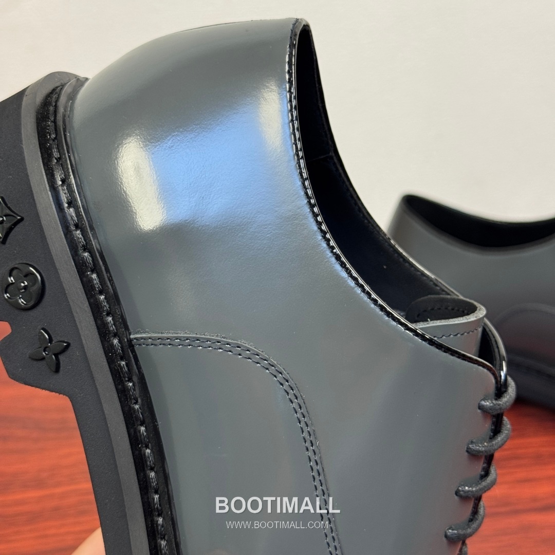 Louis Vuitton Damier Embossed Calfskin Platform Derby Shoes with Signature Rubber Sole Detail 루이비통 다미에 엠보싱 카프스킨 플랫폼 더비 슈즈 시그니처 러버솔 디테일 4.5cm 6