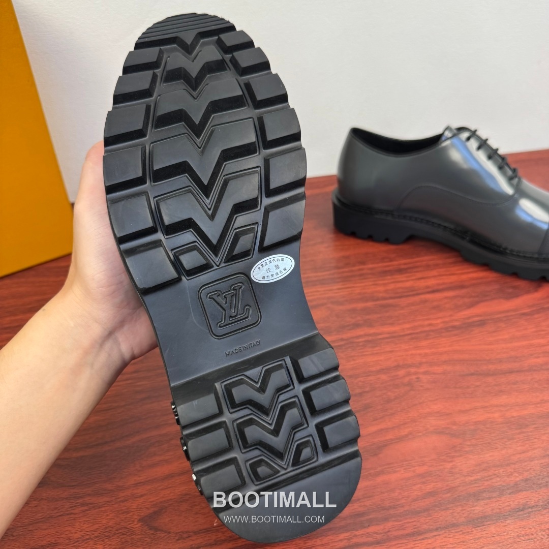 Louis Vuitton Damier Embossed Calfskin Platform Derby Shoes with Signature Rubber Sole Detail 루이비통 다미에 엠보싱 카프스킨 플랫폼 더비 슈즈 시그니처 러버솔 디테일 4.5cm 9