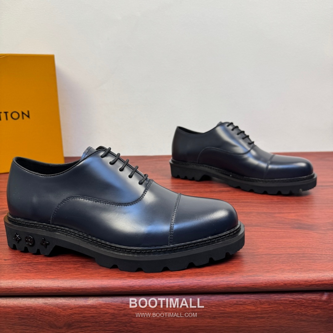 Louis Vuitton Damier Embossed Calfskin Platform Derby Shoes with Signature Rubber Sole Detail 루이비통 다미에 엠보싱 카프스킨 플랫폼 더비 슈즈 시그니처 러버솔 디테일 4.5cm 1