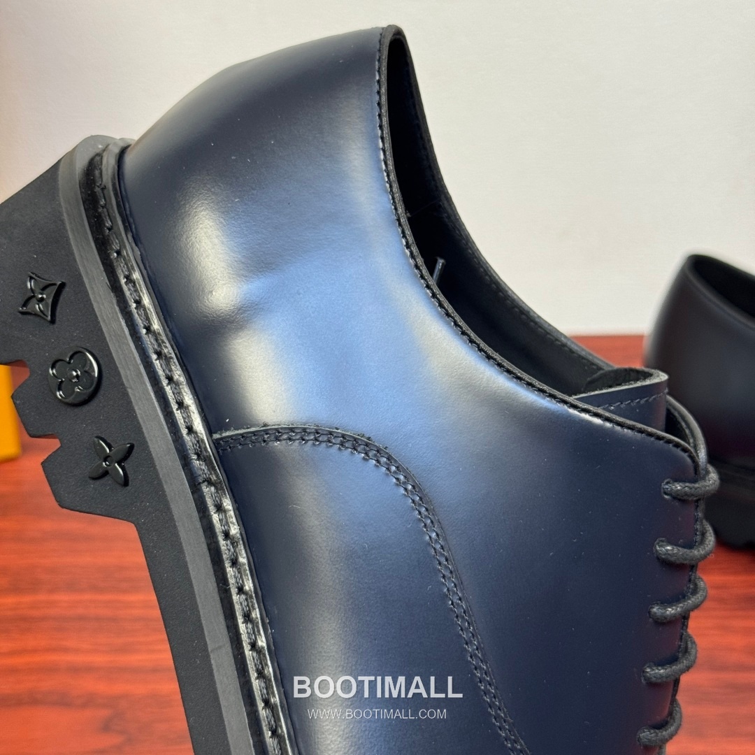 Louis Vuitton Damier Embossed Calfskin Platform Derby Shoes with Signature Rubber Sole Detail 루이비통 다미에 엠보싱 카프스킨 플랫폼 더비 슈즈 시그니처 러버솔 디테일 4.5cm 8