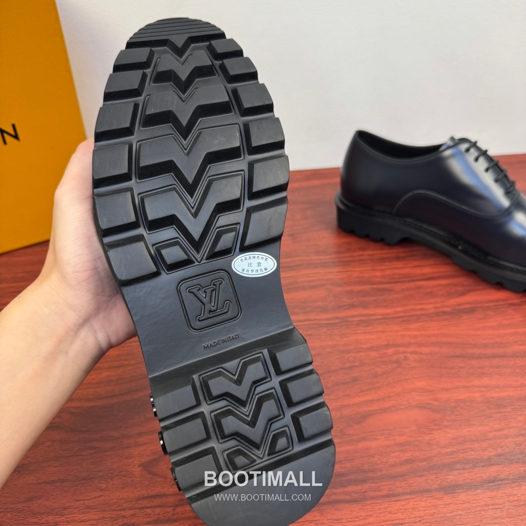 Louis Vuitton Damier Embossed Calfskin Platform Derby Shoes with Signature Rubber Sole Detail 루이비통 다미에 엠보싱 카프스킨 플랫폼 더비 슈즈 시그니처 러버솔 디테일 4.5cm 9