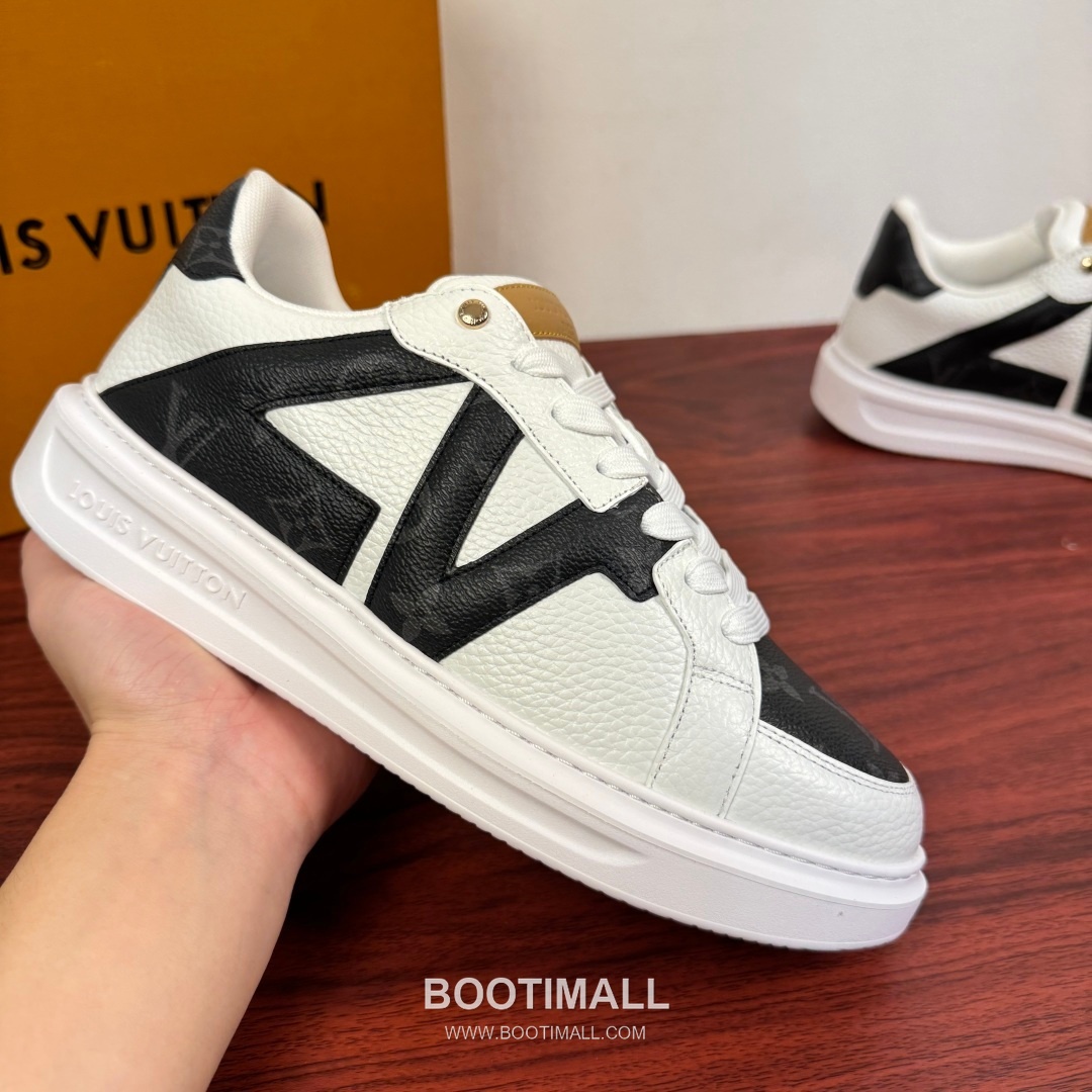 Louis Vuitton Monogram Calfskin Low Sneakers with Geometric Logo Detail 루이비통 모노그램 카프스킨 로우 스니커즈 지오메트릭 로고 디테일 4.0cm 4