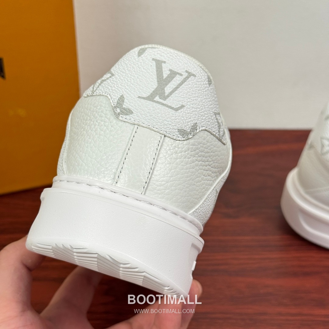 Louis Vuitton Monogram Calfskin Low Sneakers with Geometric Logo Detail 루이비통 모노그램 카프스킨 로우 스니커즈 지오메트릭 로고 디테일 4.0cm 8