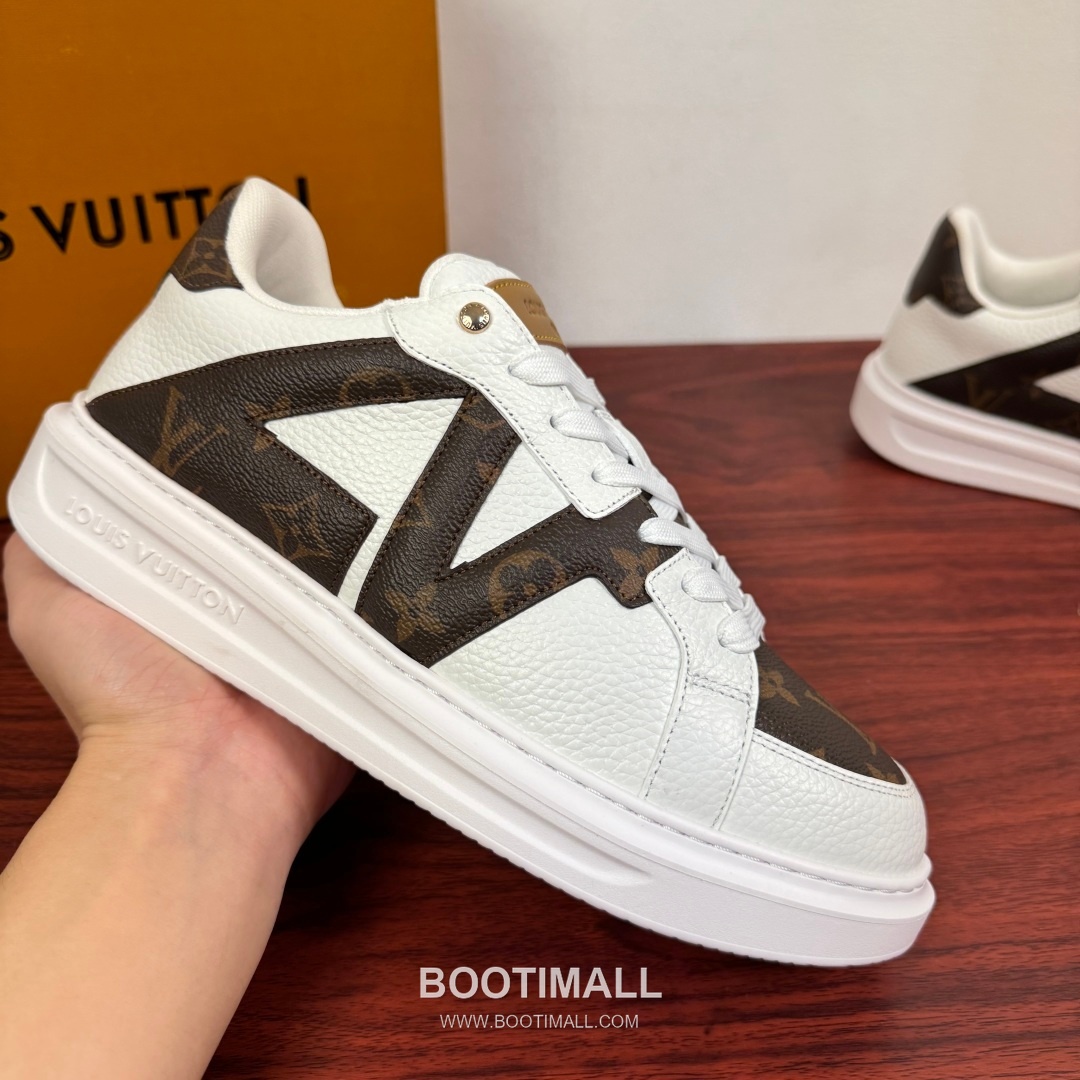 Louis Vuitton Monogram Calfskin Low Sneakers with Geometric Logo Detail 루이비통 모노그램 카프스킨 로우 스니커즈 지오메트릭 로고 디테일 4.0cm 4