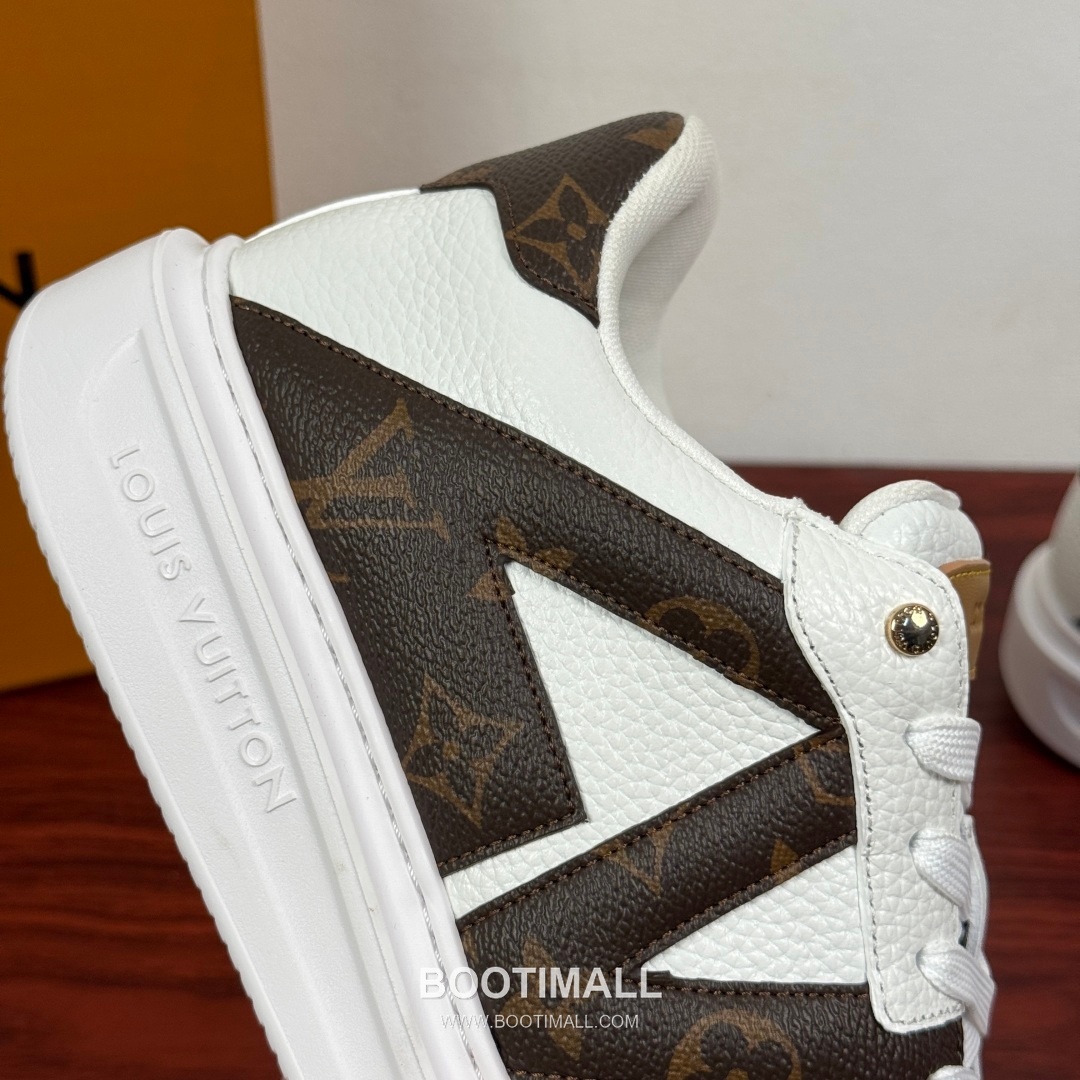 Louis Vuitton Monogram Calfskin Low Sneakers with Geometric Logo Detail 루이비통 모노그램 카프스킨 로우 스니커즈 지오메트릭 로고 디테일 4.0cm 6