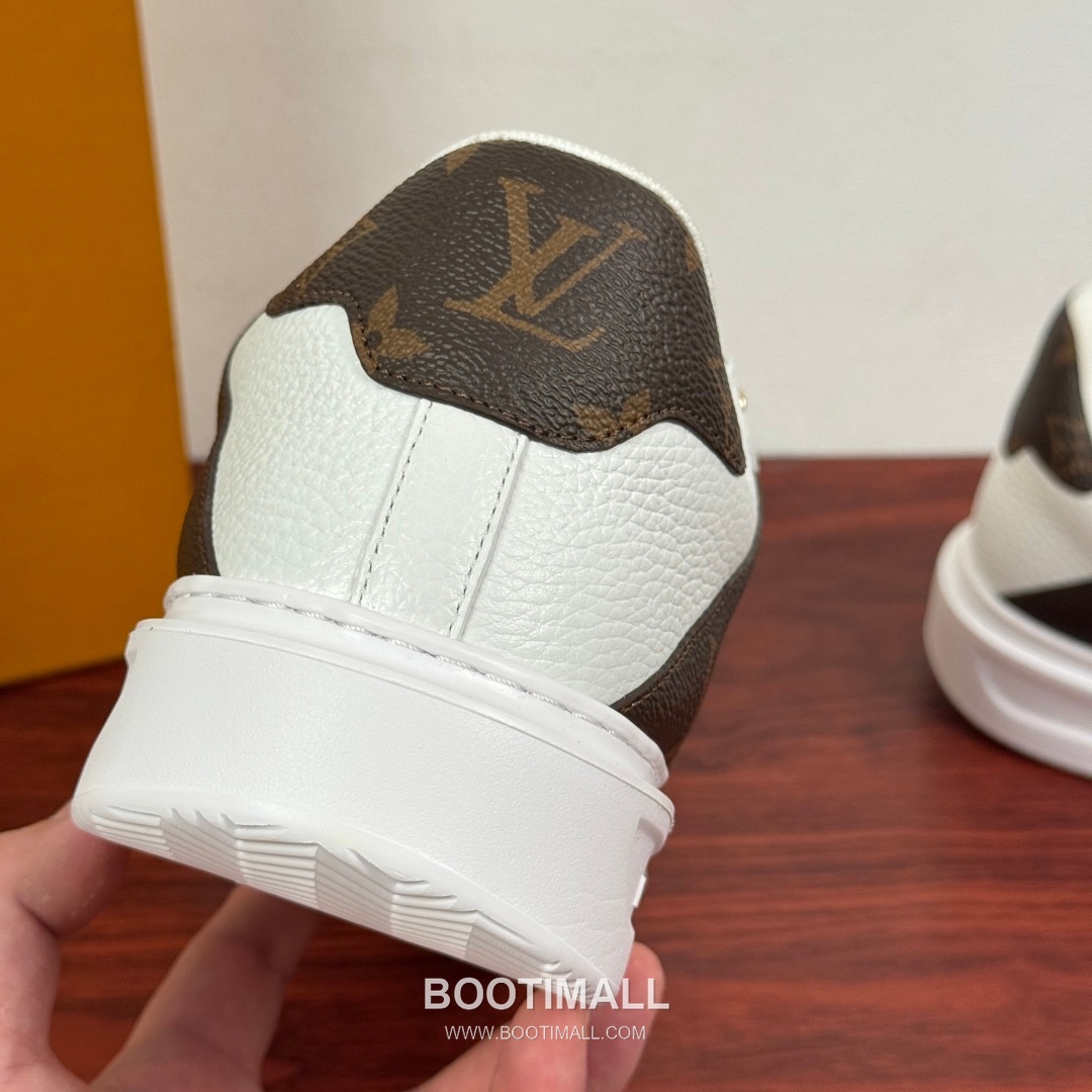 Louis Vuitton Monogram Calfskin Low Sneakers with Geometric Logo Detail 루이비통 모노그램 카프스킨 로우 스니커즈 지오메트릭 로고 디테일 4.0cm 8