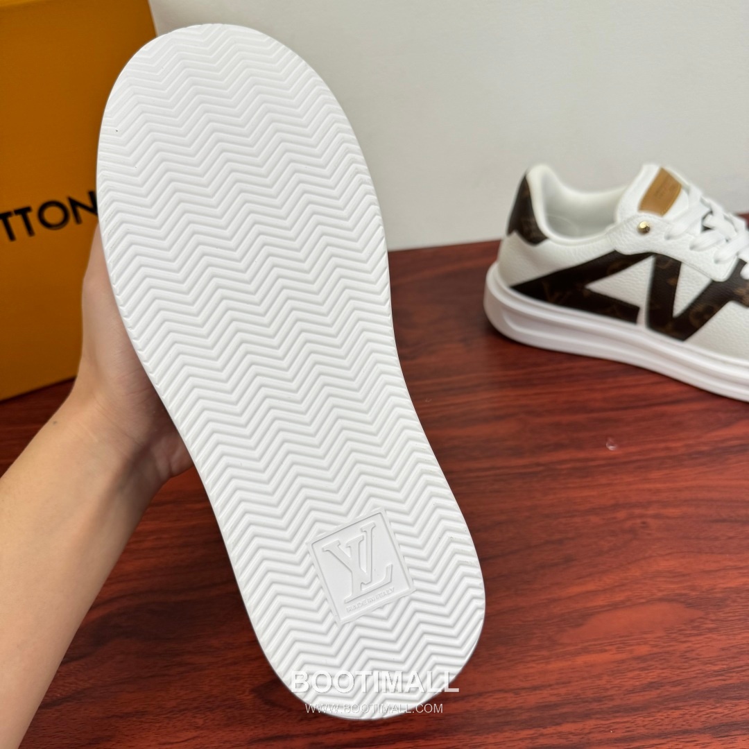 Louis Vuitton Monogram Calfskin Low Sneakers with Geometric Logo Detail 루이비통 모노그램 카프스킨 로우 스니커즈 지오메트릭 로고 디테일 4.0cm 9