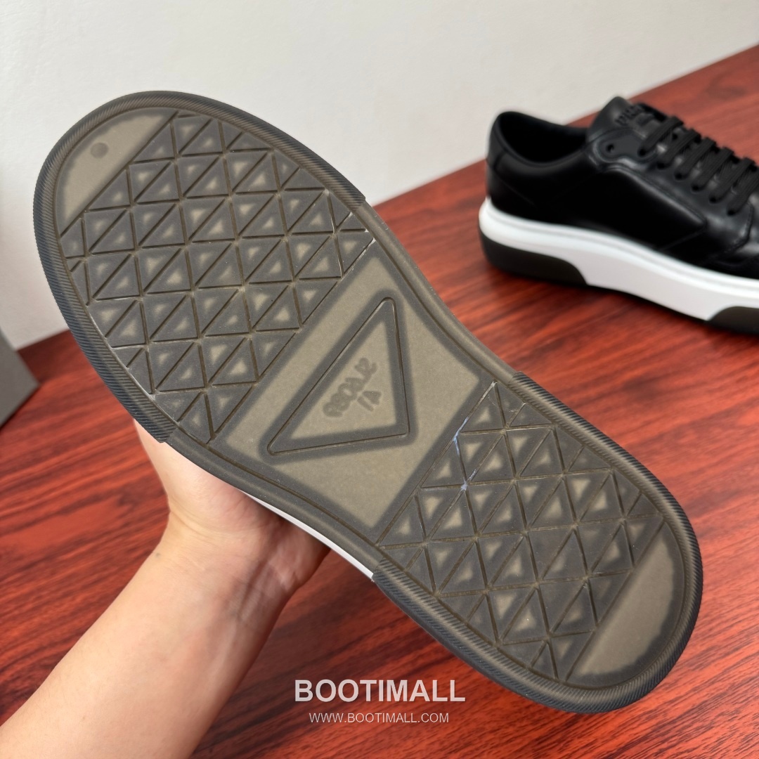 Prada Calfskin Mesh Patchwork Low Sneakers with Triangle Logo Detail 프라다 카프스킨 메쉬 패치워크 로우 스니커즈 삼각 로고 디테일 2EG453 4.5cm 9