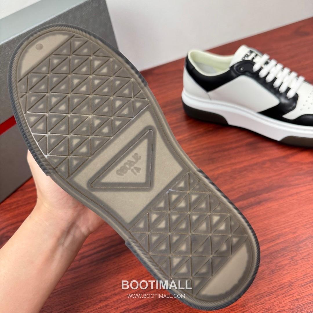 Prada Calfskin Mesh Patchwork Low Sneakers with Triangle Logo Detail 프라다 카프스킨 메쉬 패치워크 로우 스니커즈 삼각 로고 디테일 4.5cm 9